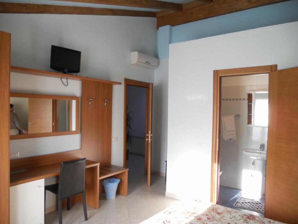 Villa Cheta Milan Room photo